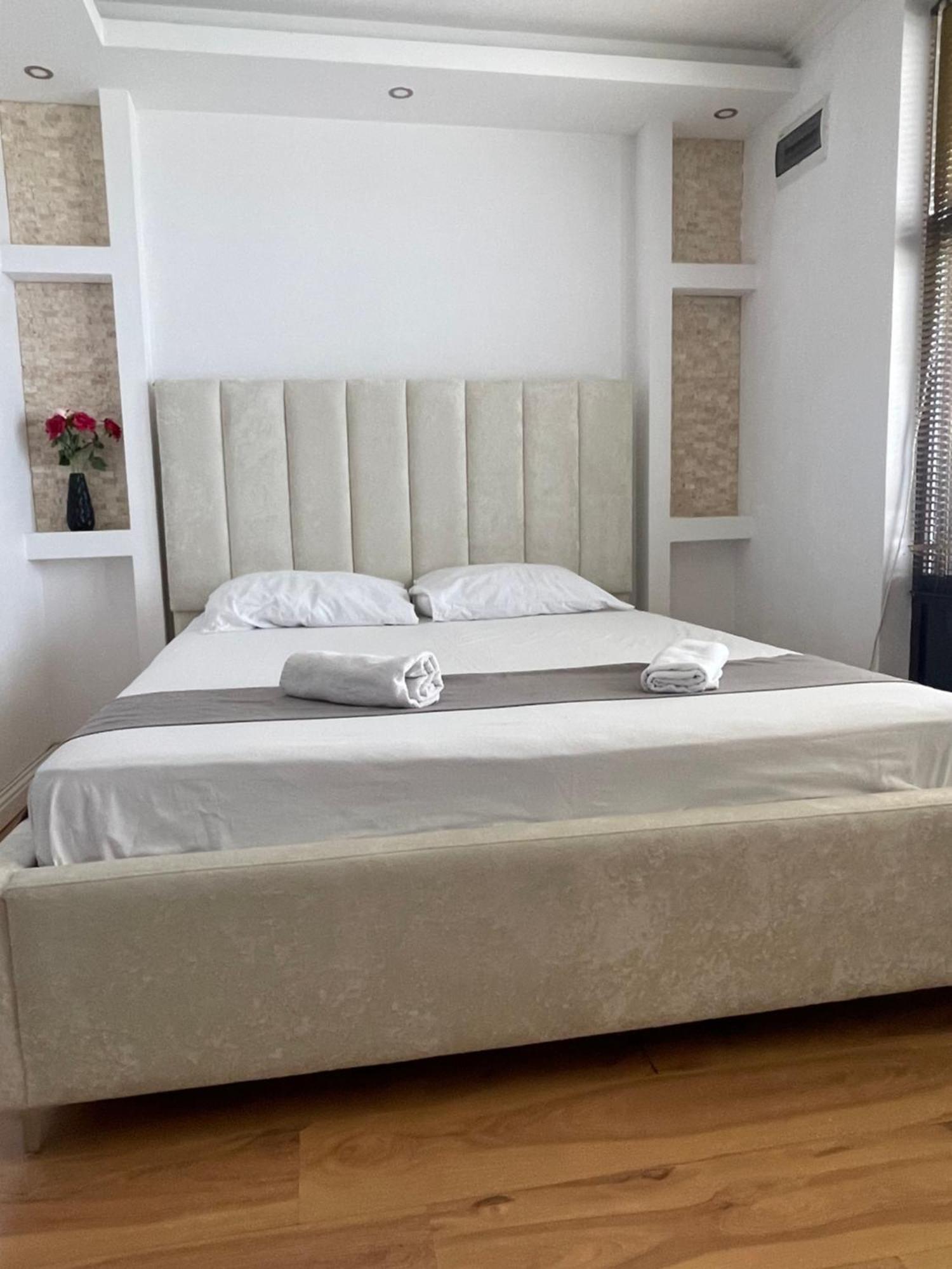 Days Inn Apartments Ulcinj Esterno foto